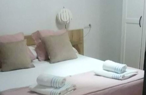 Doctor Barraquer-Grupo Renfe-Policlinico Apartamento | Homerez - Nice studio for 2 ppl. at Sevilla