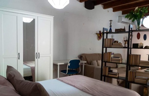 Doctor Barraquer-Grupo Renfe-Policlinico Apartamento | Homerez - Nice studio for 2 ppl. at Sevilla