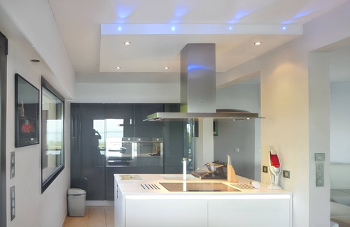 Marine de Davia Villa | Homerez - Villa panorámica con vistas al mar y la montaña en Corbara