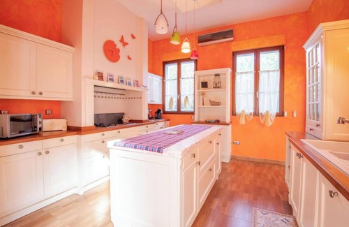 Saint-Cyr-sur-Loire Villa | Homerez - Villa refinada en Saint-Cyr-sur-Loire con piscina privada