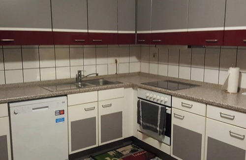 Ramstein-Miesenbach Apartamento | Homerez - Spacious Apartment in Ramstein, 165m², garden