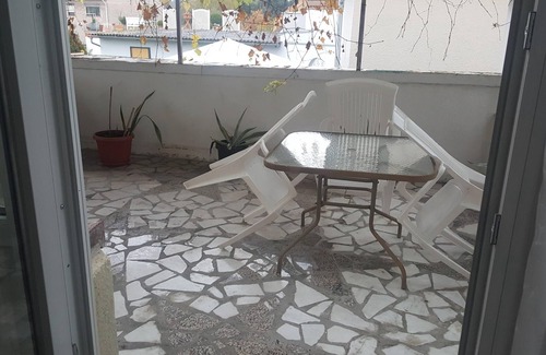 Ramstein-Miesenbach Apartamento | Homerez - Spacious Apartment in Ramstein, 165m², garden