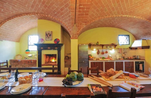 Monteroni d'Arbia Villa | Homerez - Amplia villa en Monteroni d'Arbia con piscina