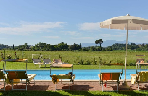 Monteroni d'Arbia Villa | Homerez - Amplia villa en Monteroni d'Arbia con piscina