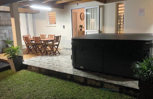 Saint-Joseph Casa | Homerez - Spacious House with Pool and Jacuzzi in Vincendo