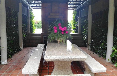 Almazcara Casa | Homerez - Casa espaciosa con piscina y jardín en Congosto