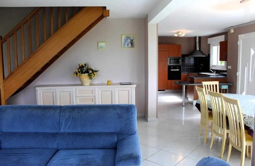 Courtils Casa | Homerez - Casa espaciosa con jardín en Courtils