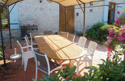 Thenac Casa | Homerez - Casa espaciosa en Thénac con piscina privada