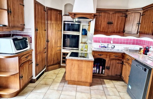 Peron Casa | Homerez - Casa espaciosa en Péron - Terraza