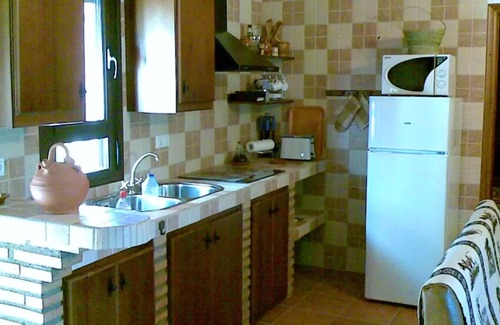 Pozo Alcon Villa | Homerez - Spacious villa for 6 ppl. with swimming-pool and terrace at Pozo Alcón