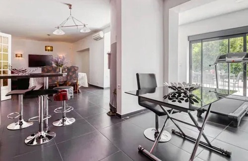 Morieres-les-Avignon Villa | Homerez - Villa en Morières-lès-Avignon