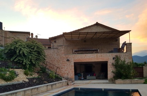 Prades Villa | Homerez - Villa para 2 pers. con piscina, sauna, jacuzzi, spa y balcón en Prades