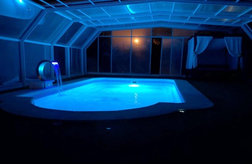 Atarfe Villa | Homerez - Villa para 6 pers. con piscina, jacuzzi, jardín y terraza en Atarfe