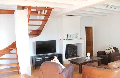 Virollet Villa | Homerez - Espaciosa villa para 8 pers. con piscina, jardín y terraza en Virollet