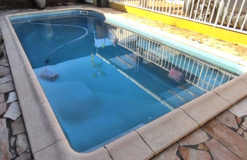 Saint-Joseph Villa | Homerez - Villa a 6 km de la playa para 10 pers. con piscina, jacuzzi y jardín