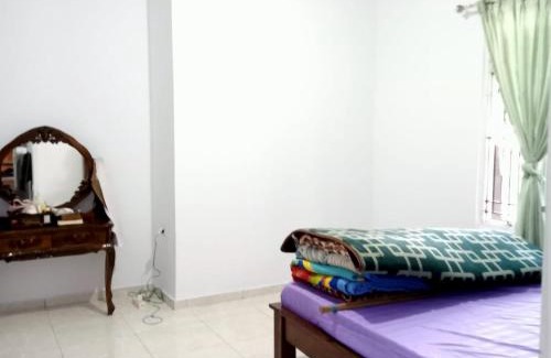 Cilimus Casa | Homestay Black&White