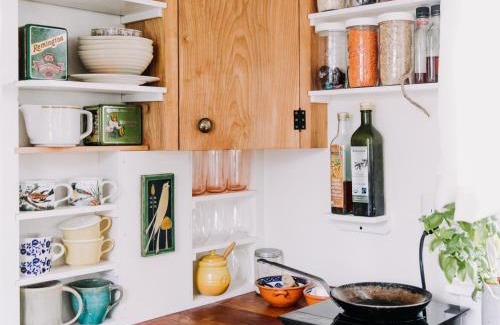 Dorchester Casa | HomeStay in Boston Near Train Station