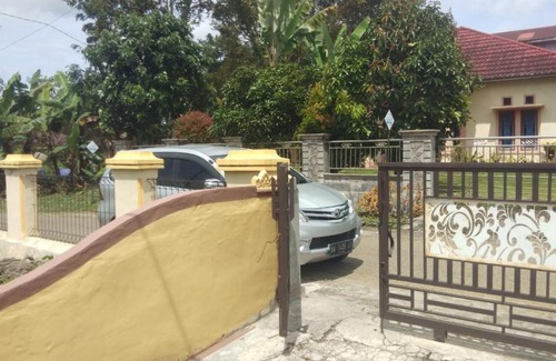 Sumatra Casa | HOMESTAY PARAK KAYU