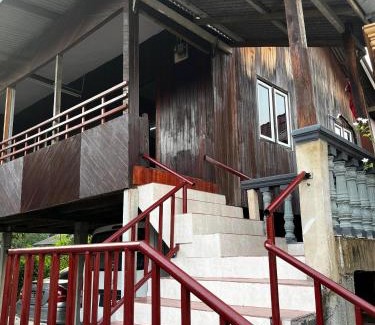 Kota Tinggi Casa | Homestay Rumah Kayu Kota Tinggi