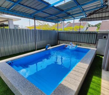 Temerloh Casa | Homestay Temerloh with Private Pool Near Hospital 4 Bedroom 4 Aircond 10pax Free Wi-Fi Netflix