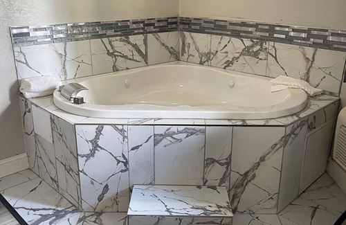 Belle Plaine Hotel | HomeTown Inn & Suites