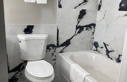 Belle Plaine Hotel | HomeTown Inn & Suites