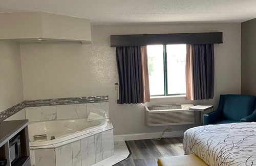 Belle Plaine Hotel | HomeTown Inn & Suites