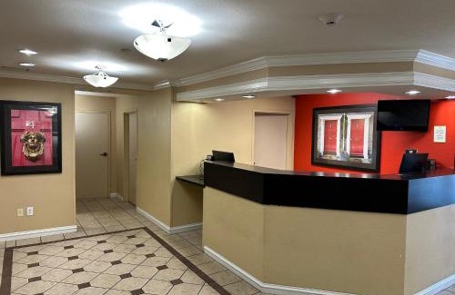 Southfield Hotel | HomeTowne Studios by Red Roof Southfield