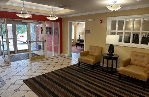 Southfield Hotel | HomeTowne Studios by Red Roof Southfield