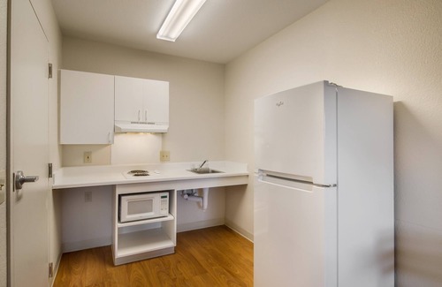 Sulphur Hotel | HomeTowne Studios by Red Roof Lake Charles - Sulphur