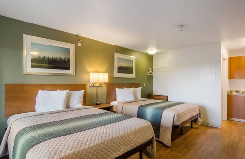 Sulphur Hotel | HomeTowne Studios by Red Roof Lake Charles - Sulphur