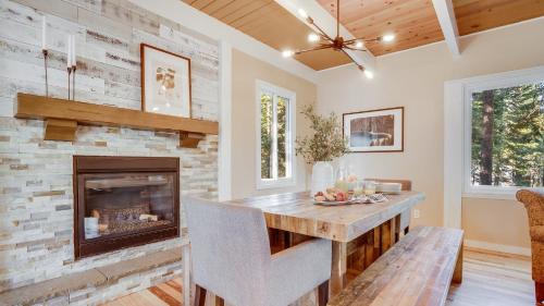 McKinney Estates Casa | Homewood by AvantStay AMAZING FAMILY Cabin w Hot Tub Sauna