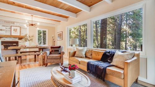 McKinney Estates Casa | Homewood by AvantStay AMAZING FAMILY Cabin w Hot Tub Sauna