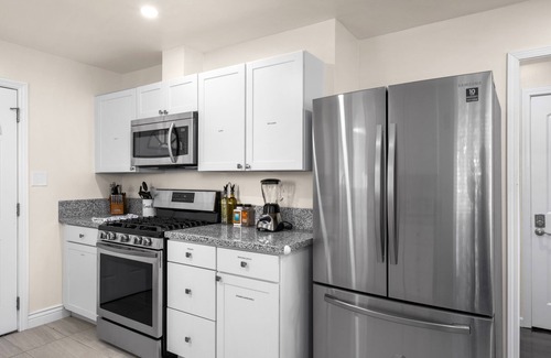 Fresno Casa | Homey, Clean & Convenient for Vacation or Business