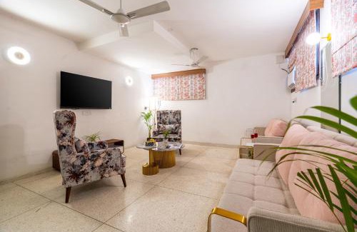 New Friends Colony Apartamento | Homlee-Excellency Large 4BHK-South Delhi- NFC