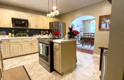 Tryon Casa | Honeybee Acres - 4 miles to TIEC