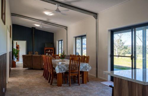 Pipeclay Apartamento | Honeybreeze - Scenic riverfront country farm
