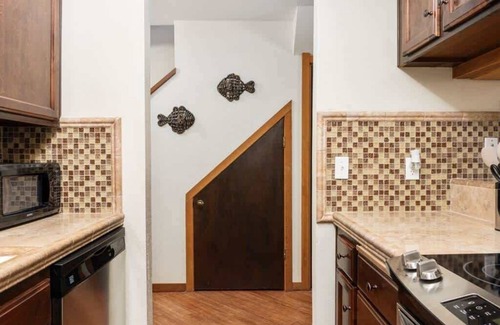 Shaver Lake Condominio | Honeycomb Hideout | Condo near the spa!