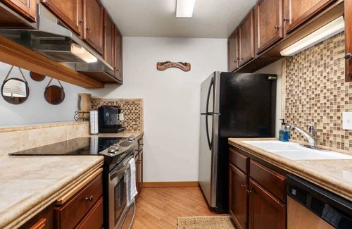 Shaver Lake Condominio | Honeycomb Hideout | Condo near the spa!