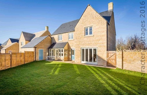 Bourton Casa | Honeystones