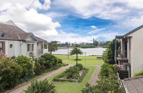 Carrington Casa | Honeysuckle Townhouses - 10/62 The Lane