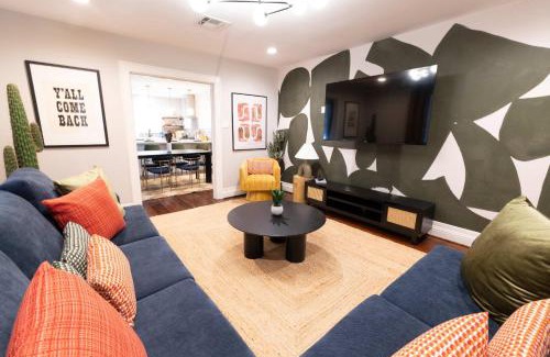 Greater Heights Casa | Honky Tonk Hideaway Firepit 2 King Beds