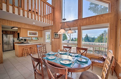Brinnon Casa | NUEVO-Hood Canal Home w / Hot Tubing Bordering Olympic NP