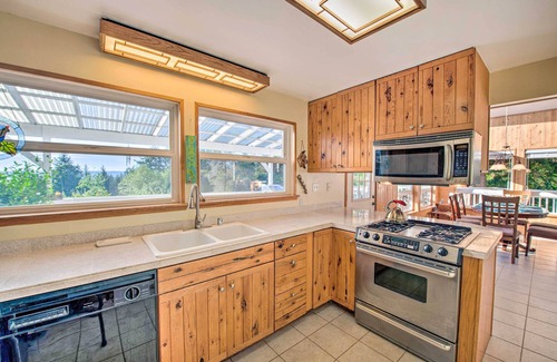 Brinnon Casa | NUEVO-Hood Canal Home w / Hot Tubing Bordering Olympic NP