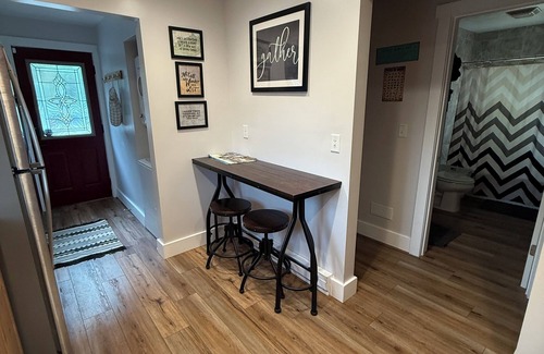 Guttenberg Casa | Hooks & Honkers Hideout - Cozy 2BR Retreat Near Mississippi River!
