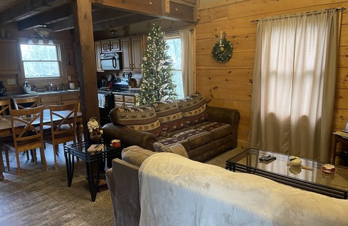 Helmsburg Cabina | Hoot Owl Cabin - ¡Tu hogar lejos de casa!