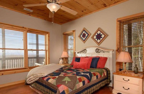 Morganton Cabina | Hoot Owl View by Escape to Blue Ridge