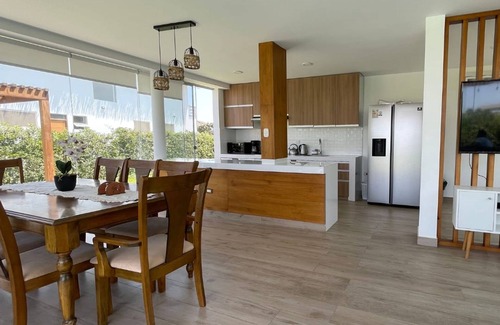 Ica Villa | HOP Odaiba Exclusiva Laguna y Playa en Chincha