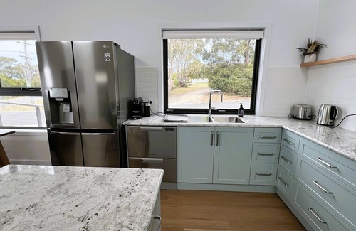 Binalong Bay Casa | HORIZON at BINALONG BAY Have fun with the whole family at this new beach house.