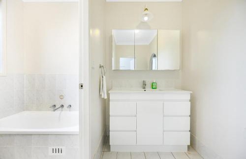 Hornsby Casa | Hornsby Stay Near Station & Shops